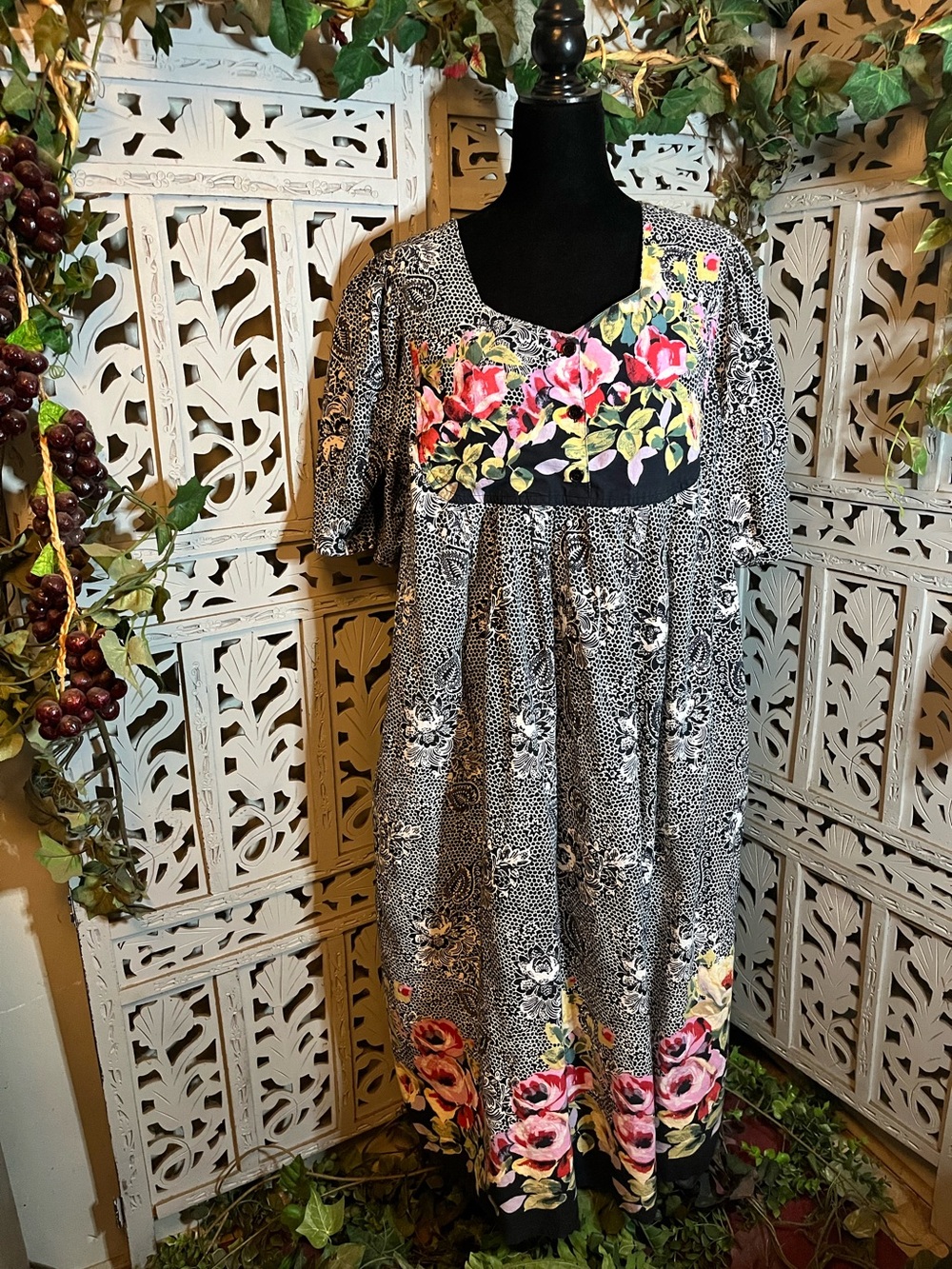 LOUNGEES VINTAGE MIXED COLORS & PATTERNS SHORT SLEEVE PLUS SIZE MUUMUU KAFTAN